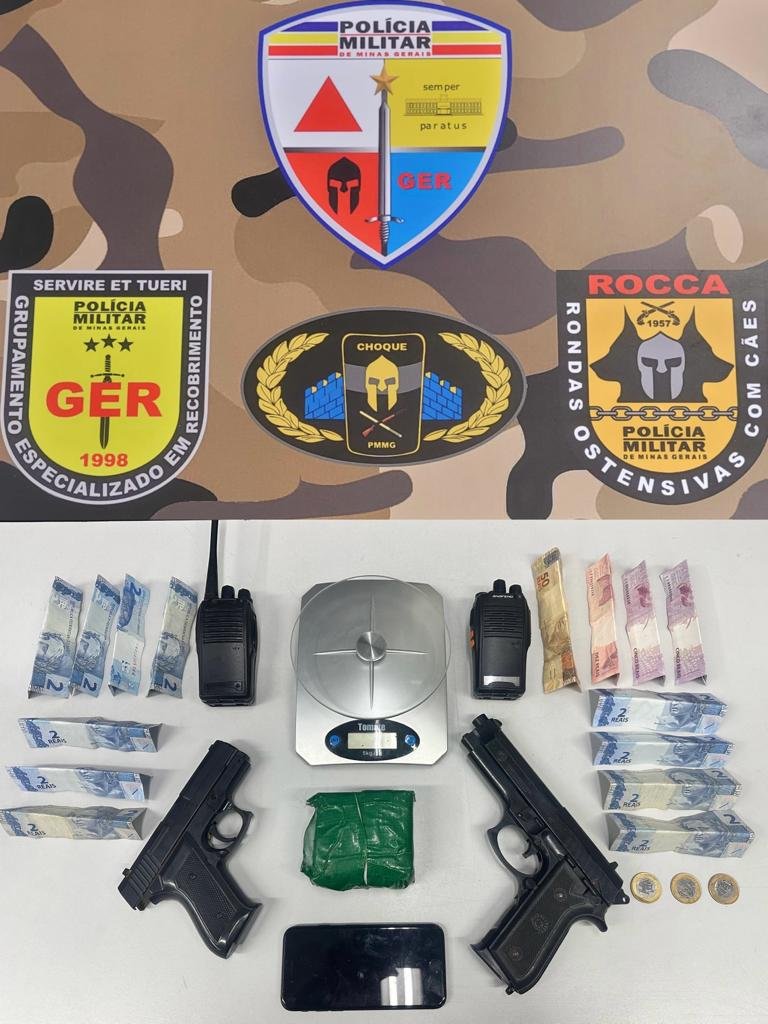 PM PRENDE AUTOR DE TRÁFICO DE DROGAS E APREENDE BARRA DE MACONHA, RÉPLICAS DE ARMA DE FOGO e RÁDIOS TRANSMISSORES