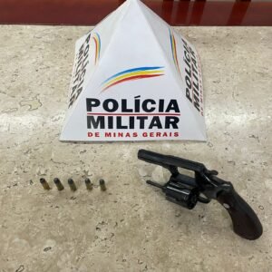  PMMG FRUSTRA NEGOCIAÇÃO CRIMINOSA DE ARMA DE FOGO, PRENDE 03 AUTORES E APREENDE ARMA DE FOGO
